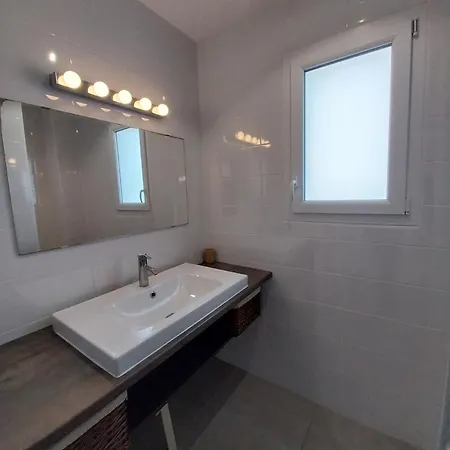Apartment Superbe T4, Rdc, 6 Couchages, Parking, Proche *