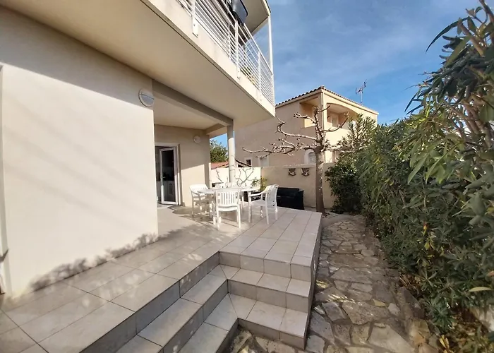 Superbe T4, Rdc, 6 Couchages, Parking, Proche