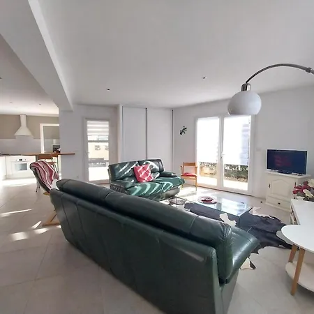 Apartment Superbe T4, Rdc, 6 Couchages, Parking, Proche *